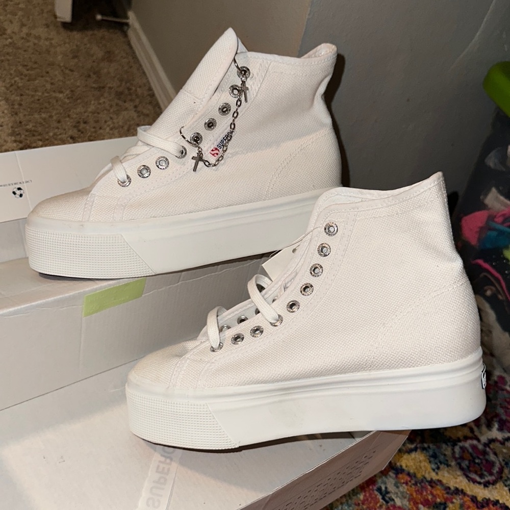 White platform hi top sneaker size 8.5 wmns